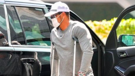 Tiger Woods seen walking in INJURED leg in Los Angeles